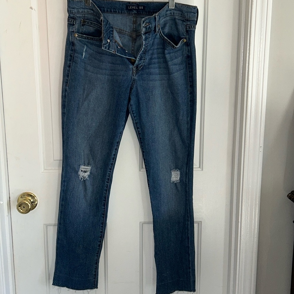 Women’s distressed jeans